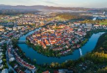 Novo mesto na poti do Guinnessovega rekorda v kvačkanju kap