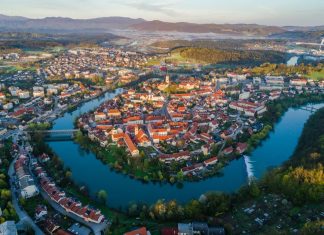 Novo mesto na poti do Guinnessovega rekorda v kvačkanju kap