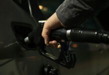 Od danes nove cene goriv: Na svetovnih trgih dol, pri nas pa gor
