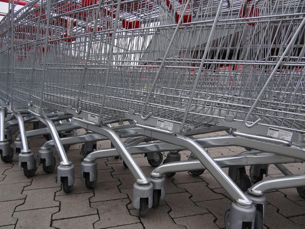 empty-shelves-in-the-store