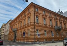 Šok v Novem mestu: Dijaka napadla z nožem, storilca v priporu