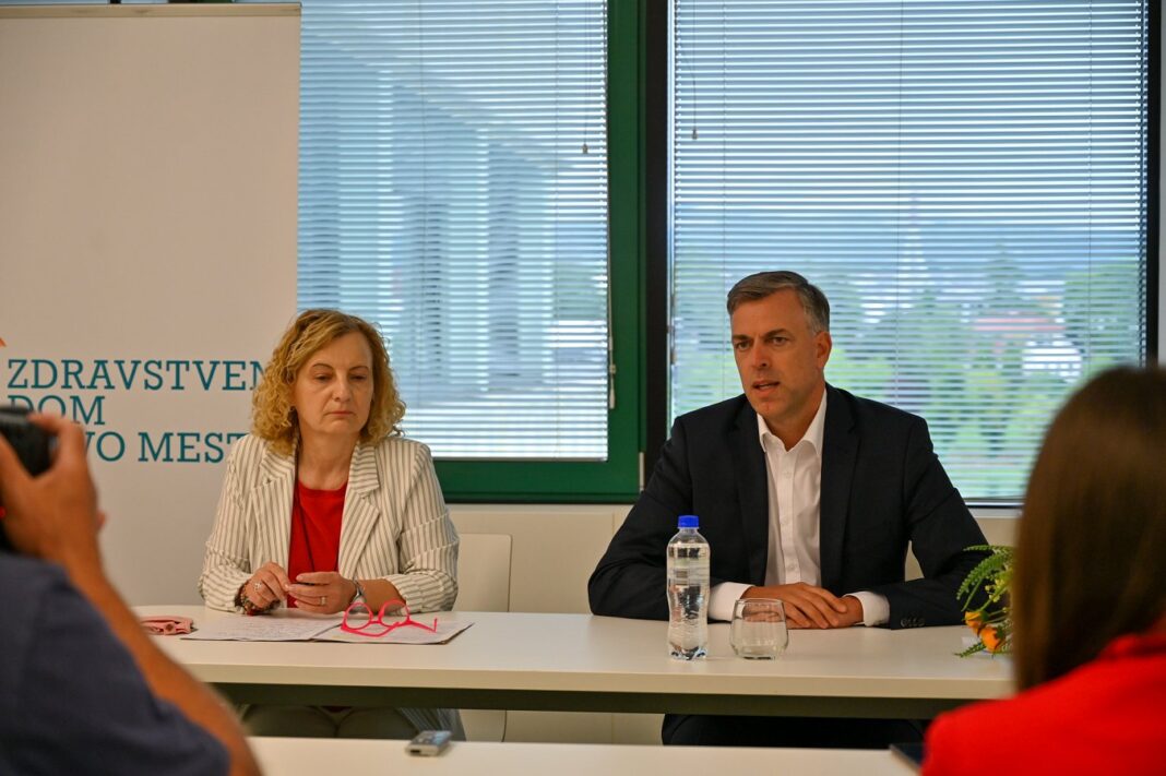 Novinarska_konferenca