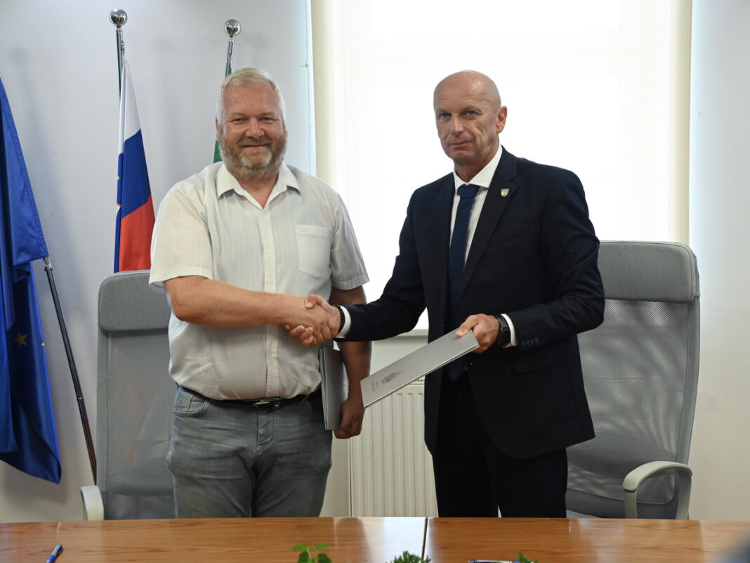 Podpis pogodbe za projekt Park urbanih športov