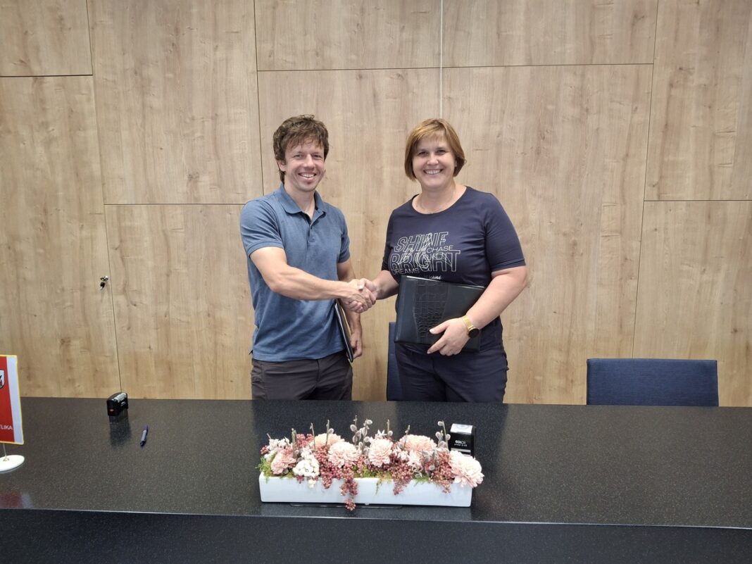 l_76921020250812_121408