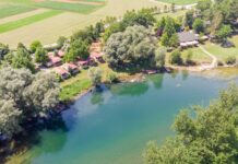 Neurje in požar v Posavju: Veter ruši drevesa, ognjeni zublji v Beli krajini