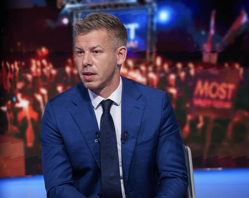 Peter Magyar, vir FB politika