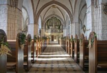 Digitalni detoks v cerkvi: Poziv k odklopu od zaslonov