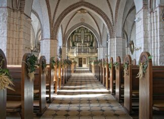 Digitalni detoks v cerkvi: Poziv k odklopu od zaslonov