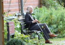 Varuhinja človekovih pravic opozarja na pomanjkljivosti v oskrbi demence #foto