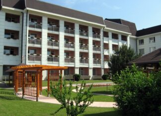 Neznanci izpraznili gasilna aparata v potok: Kaos v Krškem domu starejših