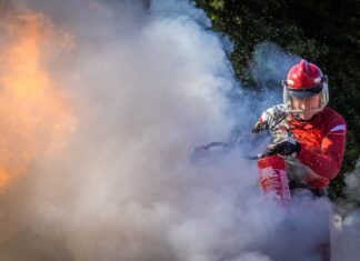 Požar zajel skladišče Hrvaških železnic v Osijeku: Ogenj ukročen, škoda obsežna