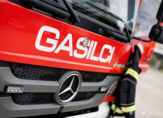 Gasilci v Novem mestu rešili onemoglo osebo in pogasili požar
