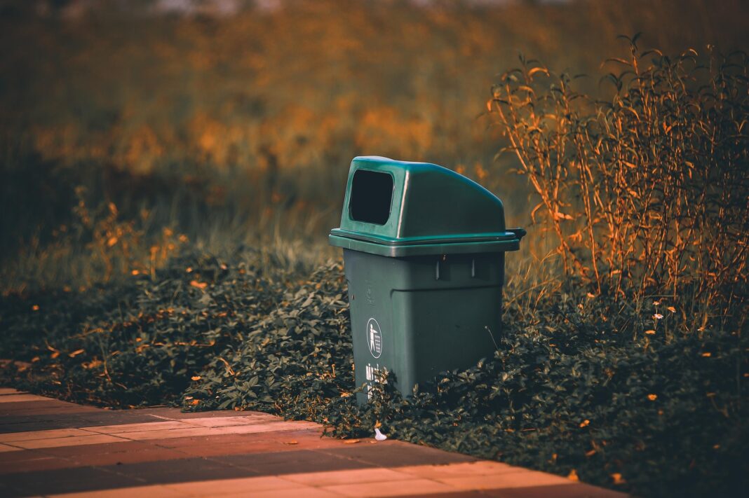 thinhhg9-garbage-can-7489403_1920