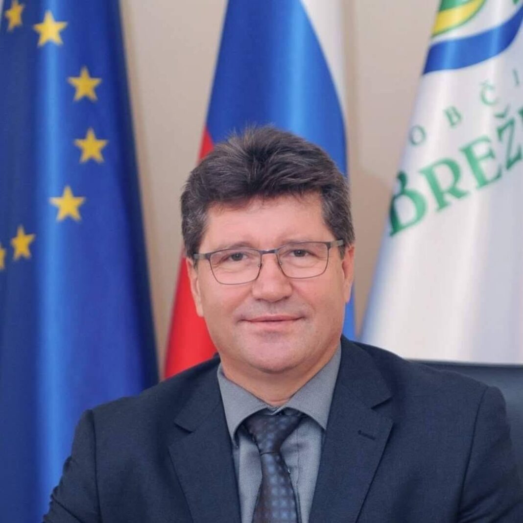 Ivan Molan, stran fb