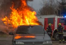 Goreče vozilo pri gostilni Pečnik: Herojsko posredovanje gasilcev
