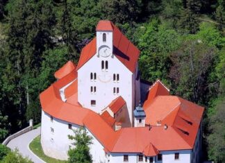 Grad Pišece končno odprt: Milijonska obnova privabila množice #video#foto