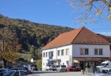 Kaj se dogaja ob žužemberškem gradu? 570 tisoč evrov, predkupna pravica in odgovor, ki razblinja ugibanja