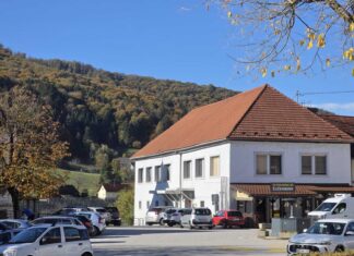 Kaj se dogaja ob žužemberškem gradu? 570 tisoč evrov, predkupna pravica in odgovor, ki razblinja ugibanja
