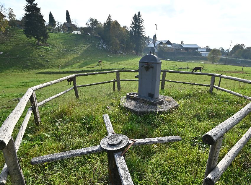 vodnjak-na-ajdovcu, vir visitsuhakrajina.si